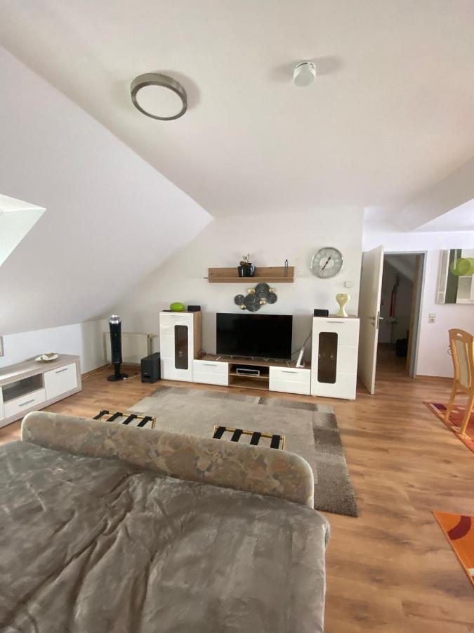 Dachgeschoss Apartment Mit Ausblick Halle  Eksteriør billede
