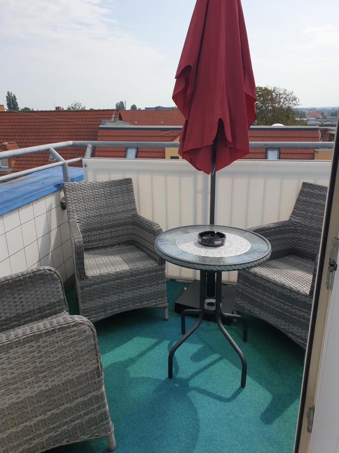 Dachgeschoss Apartment Mit Ausblick Halle  Eksteriør billede